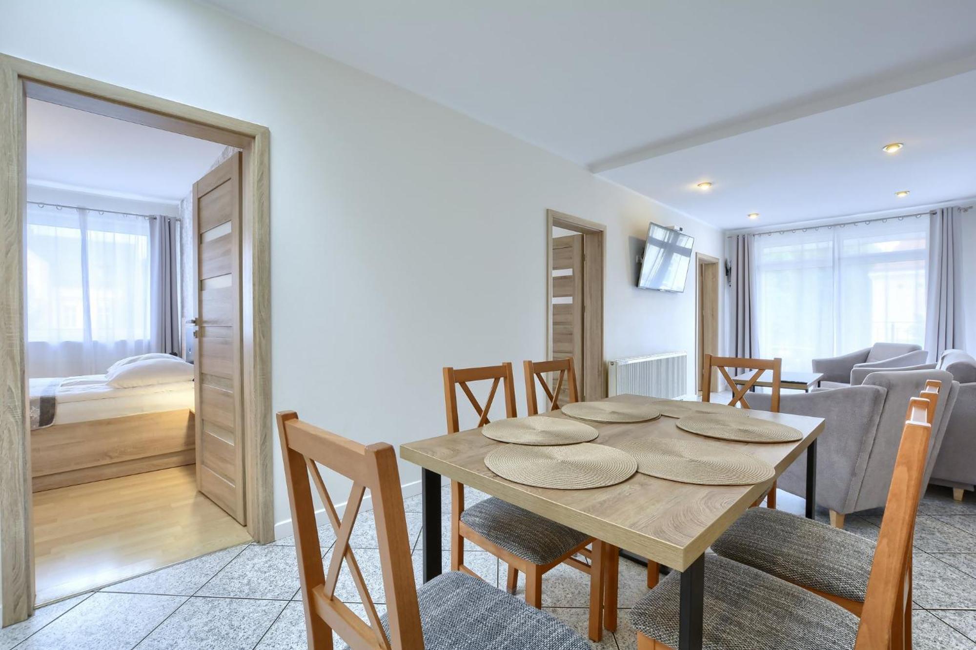 Apartamenty Rodzinne Zdrojowe กูโดวาสโดรยจ์ ภายนอก รูปภาพ